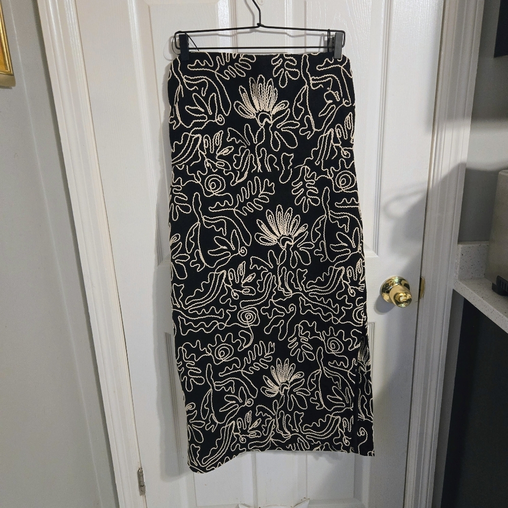 LOFT Black Strapless Midi Dress with White Floral Outline - Picture 4 of 11